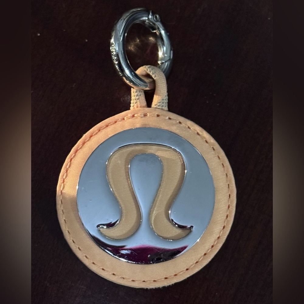 Lululemon mirror keychain - Picture 3 of 4